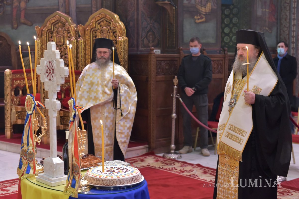 Eroii Revoluţiei din 1989 pomeniți la Catedrala Patriarhală și în alte locuri din Capitală 198013