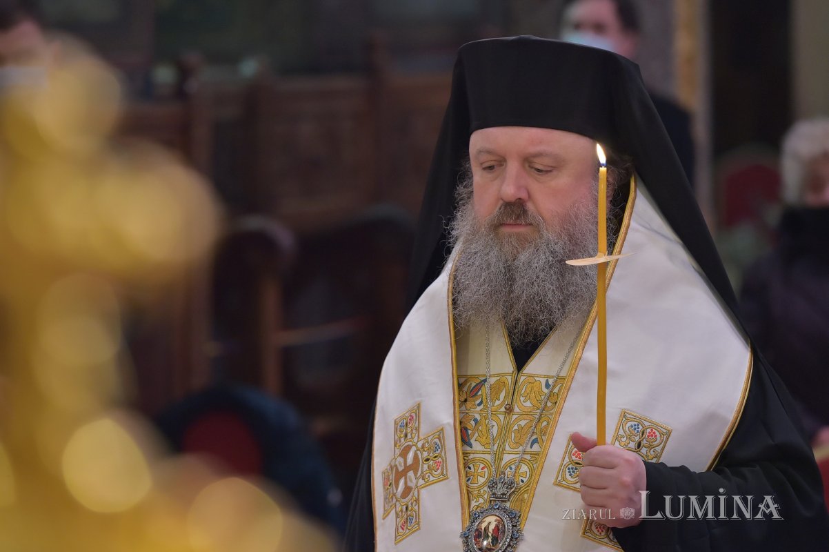 Eroii Revoluţiei din 1989 pomeniți la Catedrala Patriarhală și în alte locuri din Capitală 198015