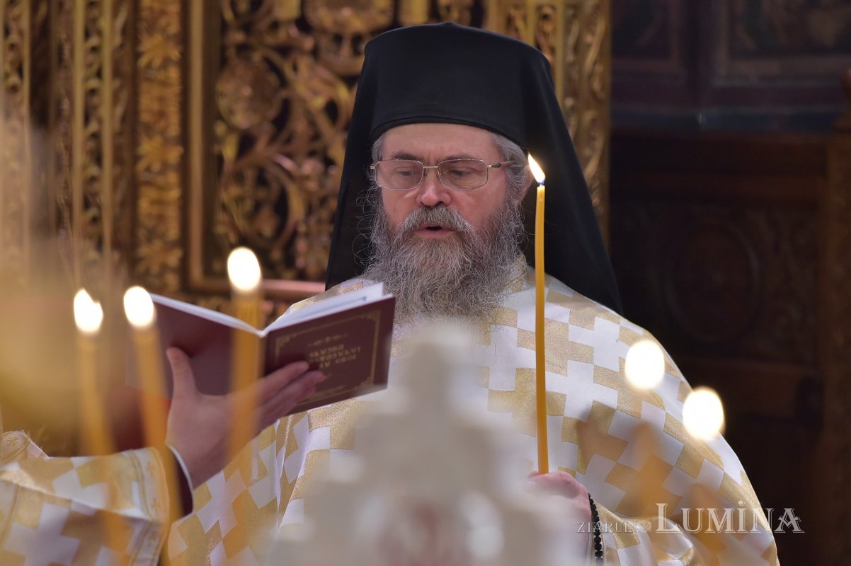 Eroii Revoluţiei din 1989 pomeniți la Catedrala Patriarhală și în alte locuri din Capitală 198016