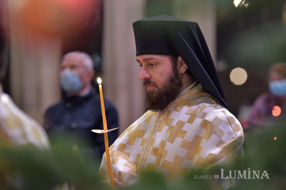 Eroii Revoluţiei din 1989 pomeniți la Catedrala Patriarhală și în alte locuri din Capitală 198018