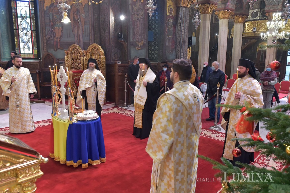 Eroii Revoluţiei din 1989 pomeniți la Catedrala Patriarhală și în alte locuri din Capitală 198020