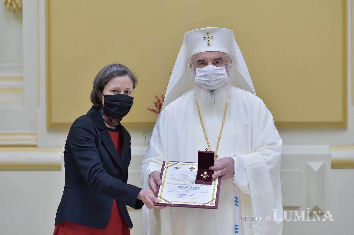 Recunoștință personalităților care au evidențiat lucrarea Bisericii în diasporă 198042