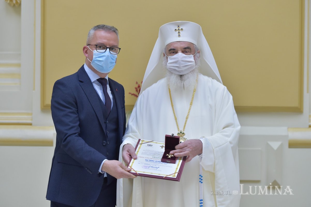 Recunoștință personalităților care au evidențiat lucrarea Bisericii în diasporă 198045