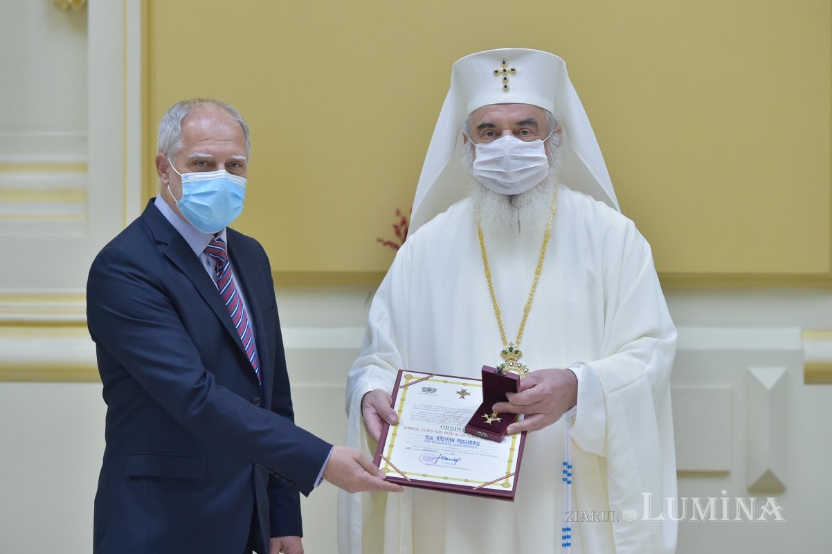 Recunoștință personalităților care au evidențiat lucrarea Bisericii în diasporă 198046