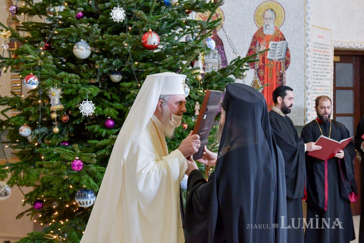 Vestirea tradițională a Nașterii Domnului la Reședința Patriarhală 198261