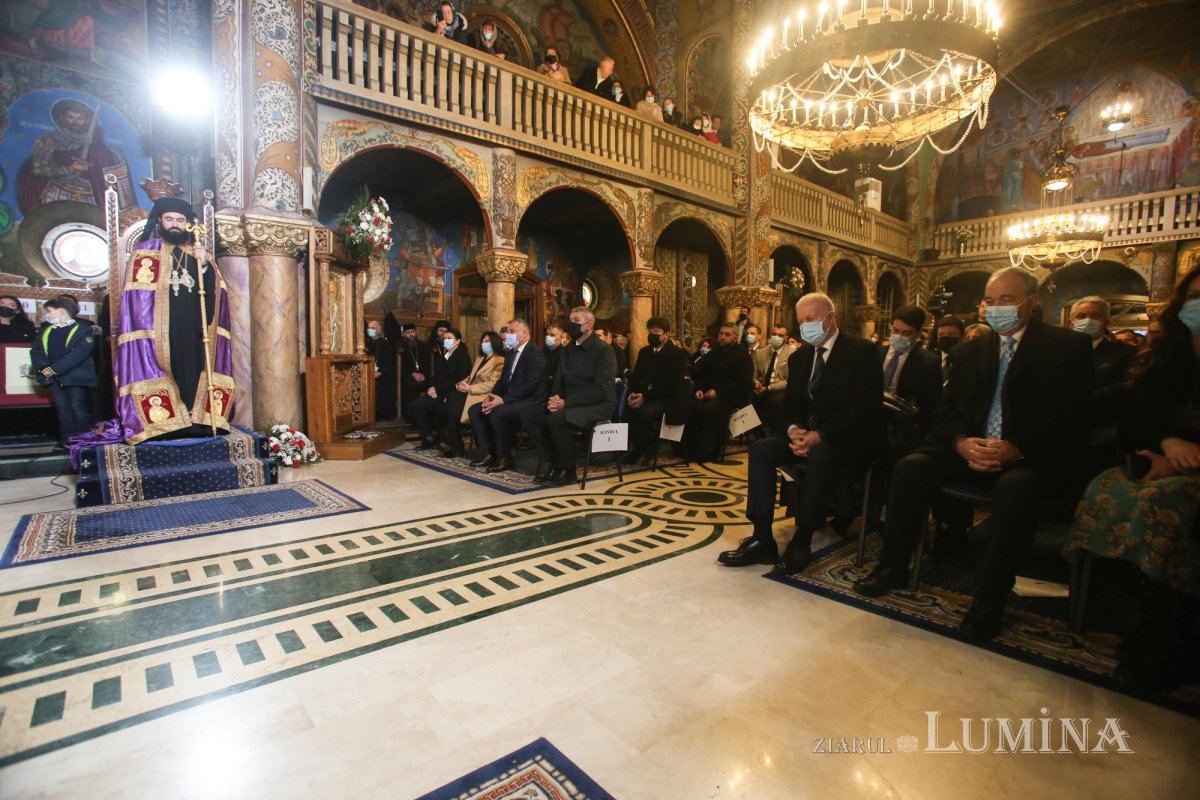 A fost întronizat noul Episcop al Devei şi Hunedoarei 198585