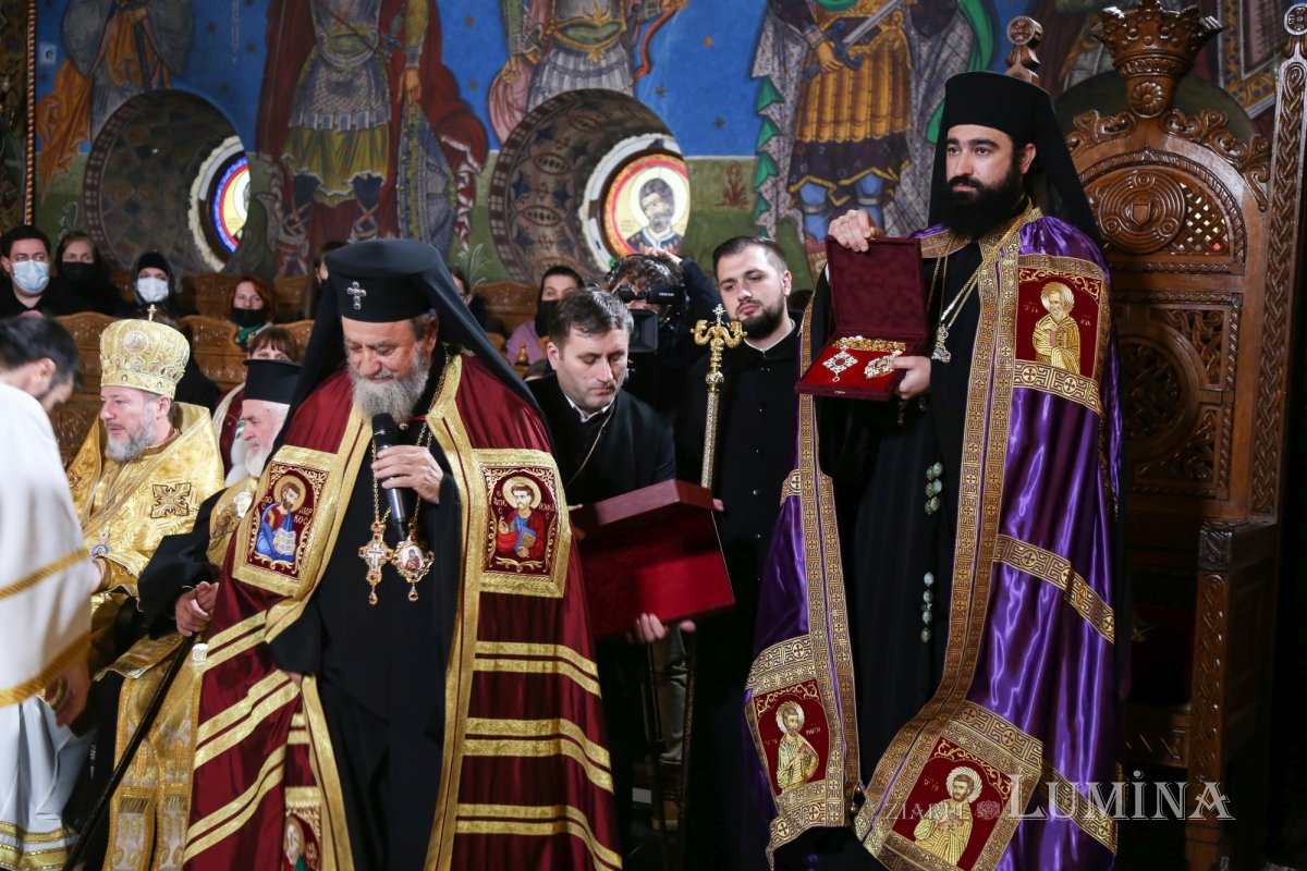 A fost întronizat noul Episcop al Devei şi Hunedoarei 198587