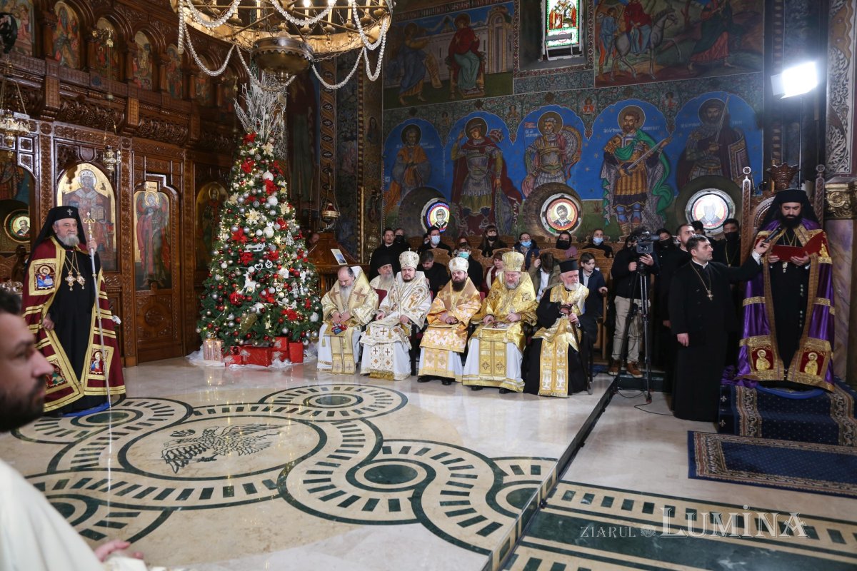 A fost întronizat noul Episcop al Devei şi Hunedoarei 198589