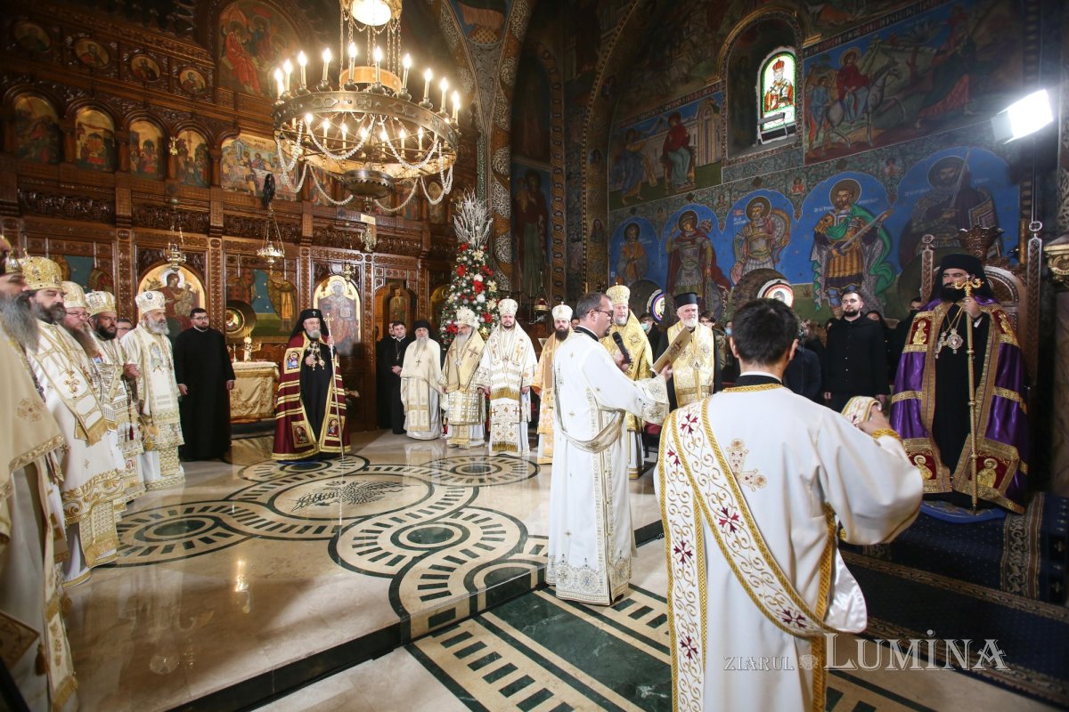 A fost întronizat noul Episcop al Devei şi Hunedoarei 198590