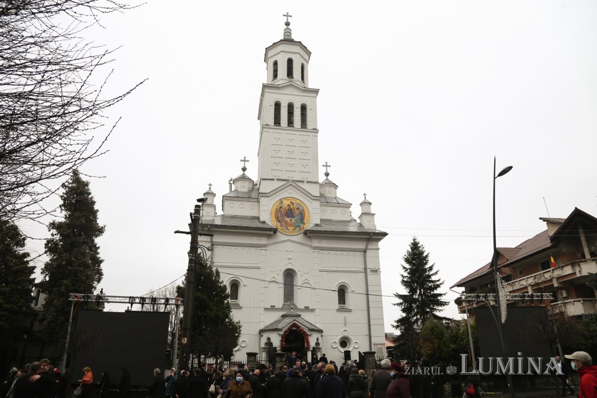A fost întronizat noul Episcop al Devei şi Hunedoarei 198600