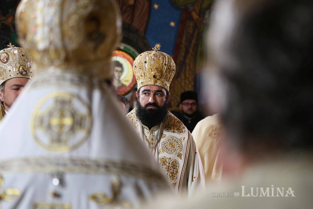 A fost întronizat noul Episcop al Devei şi Hunedoarei 198601