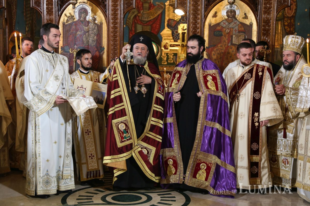 A fost întronizat noul Episcop al Devei şi Hunedoarei 198635