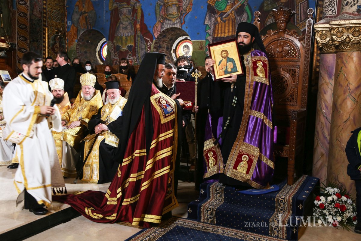 A fost întronizat noul Episcop al Devei şi Hunedoarei 198644