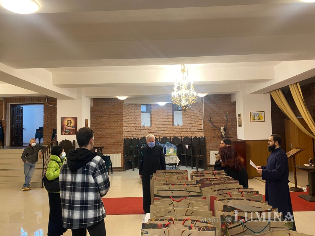 Parohia Iancu Vechi-Mătăsari a ajutat cu peste 170.000 de lei familiile defavorizate 199001