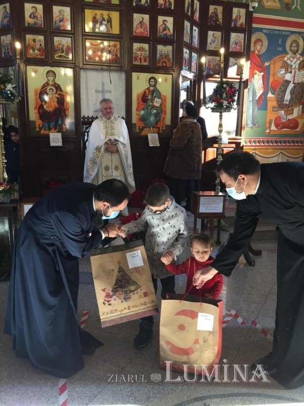 Parohia Iancu Vechi-Mătăsari a ajutat cu peste 170.000 de lei familiile defavorizate 199004