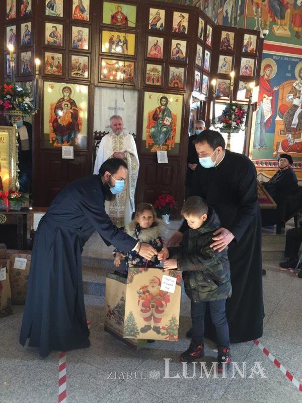 Parohia Iancu Vechi-Mătăsari a ajutat cu peste 170.000 de lei familiile defavorizate 199005