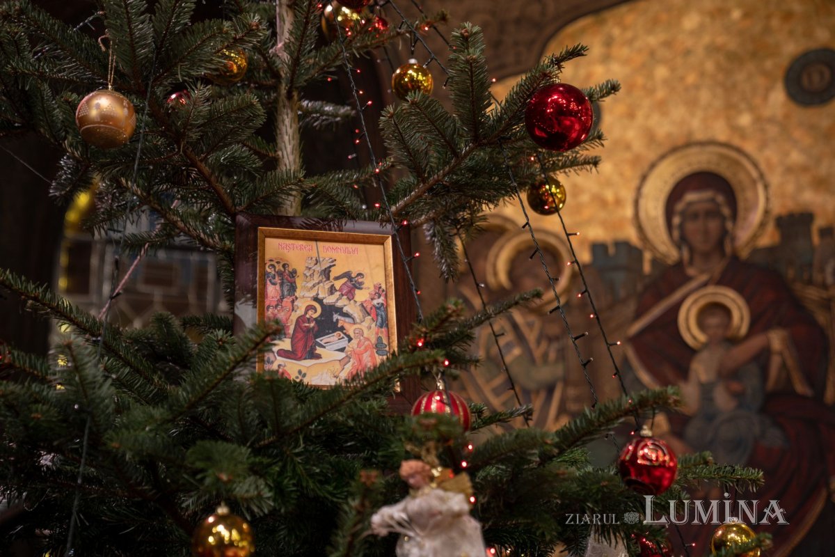 Slujba din noaptea trecerii dintre ani la Catedrala Patriarhală 199401