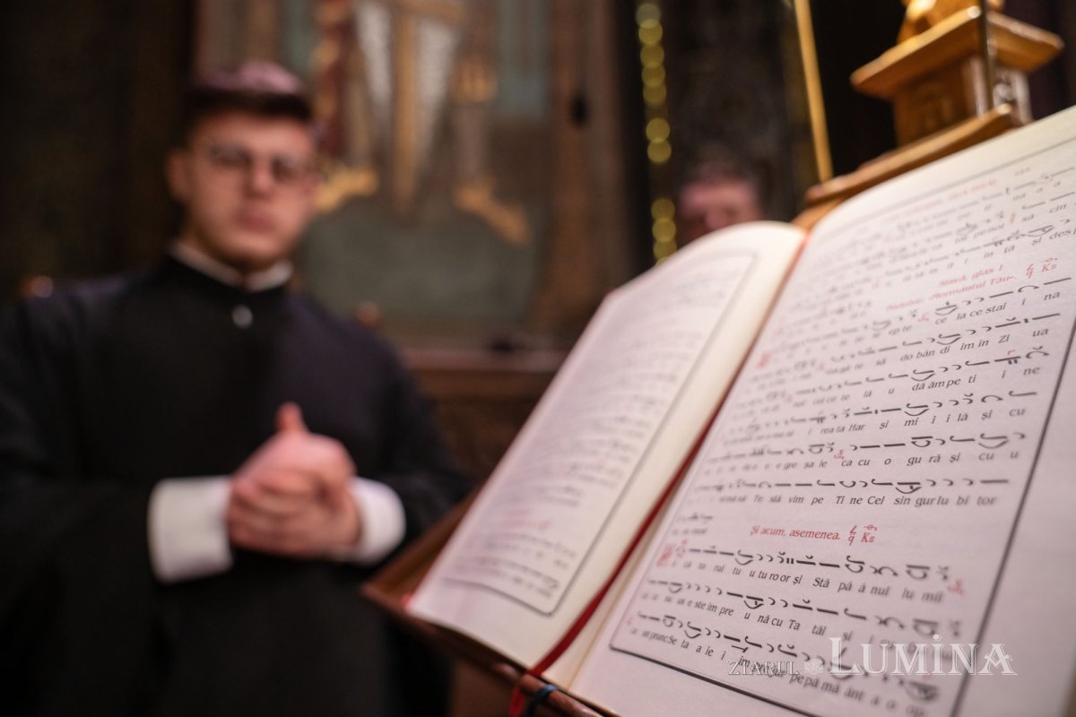 Slujba din noaptea trecerii dintre ani la Catedrala Patriarhală 199450