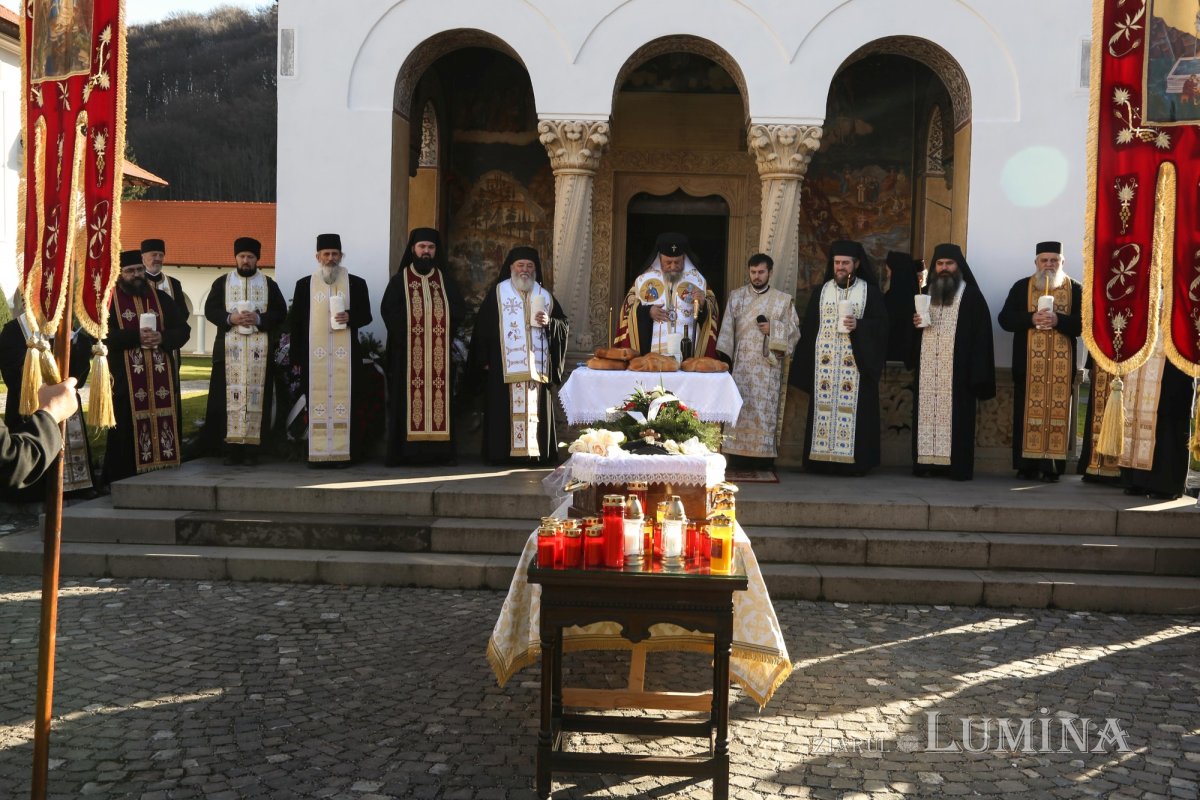 Părintele arhimandrit Visarion Joantă a fost înmormântat la Sâmbăta de Sus 199689