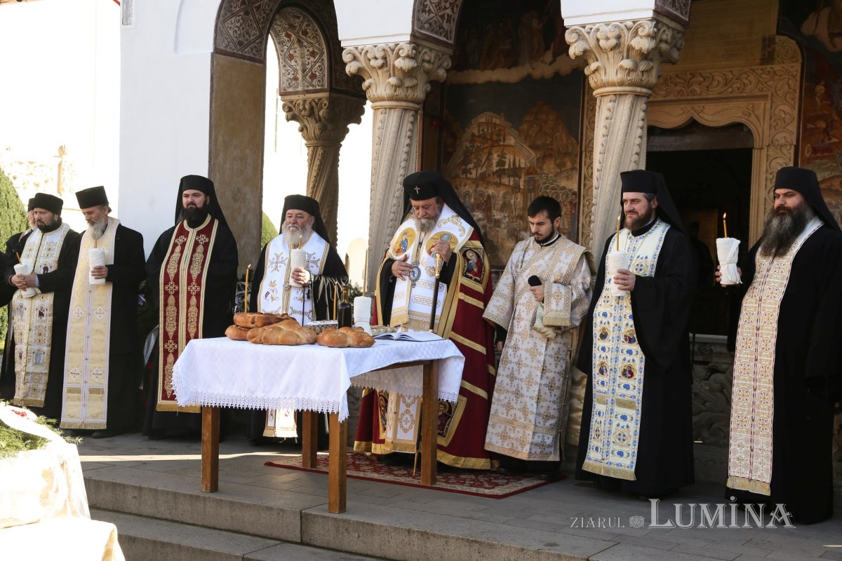 Părintele arhimandrit Visarion Joantă a fost înmormântat la Sâmbăta de Sus 199690