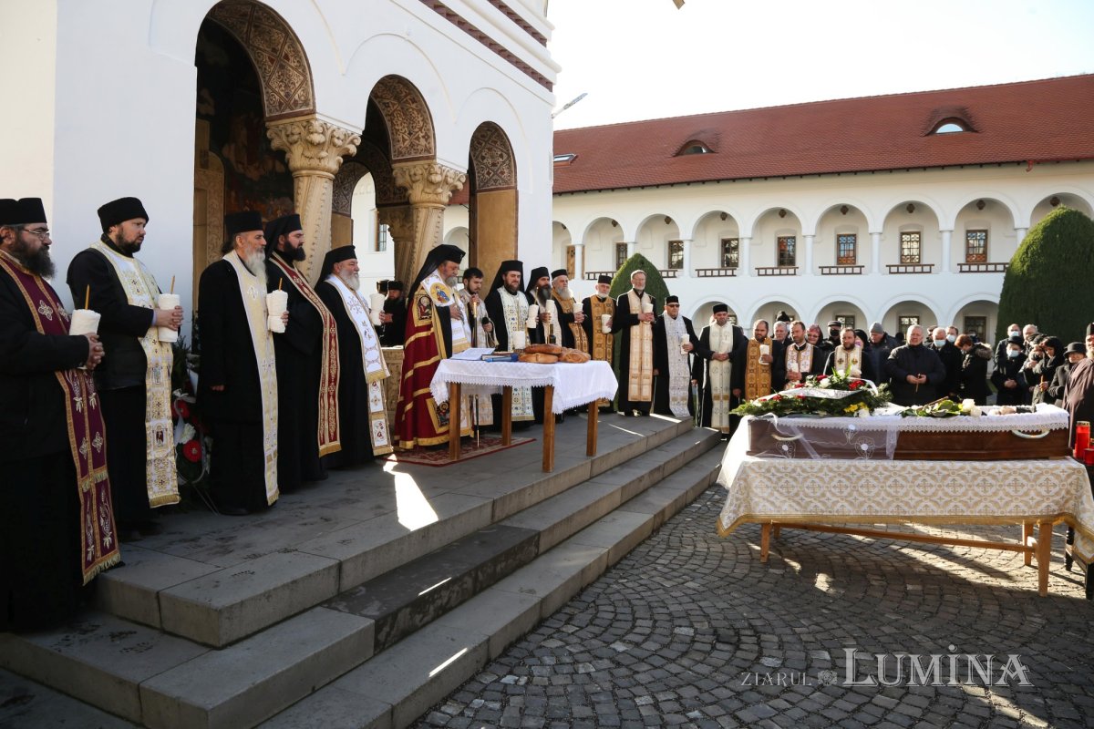 Părintele arhimandrit Visarion Joantă a fost înmormântat la Sâmbăta de Sus 199691