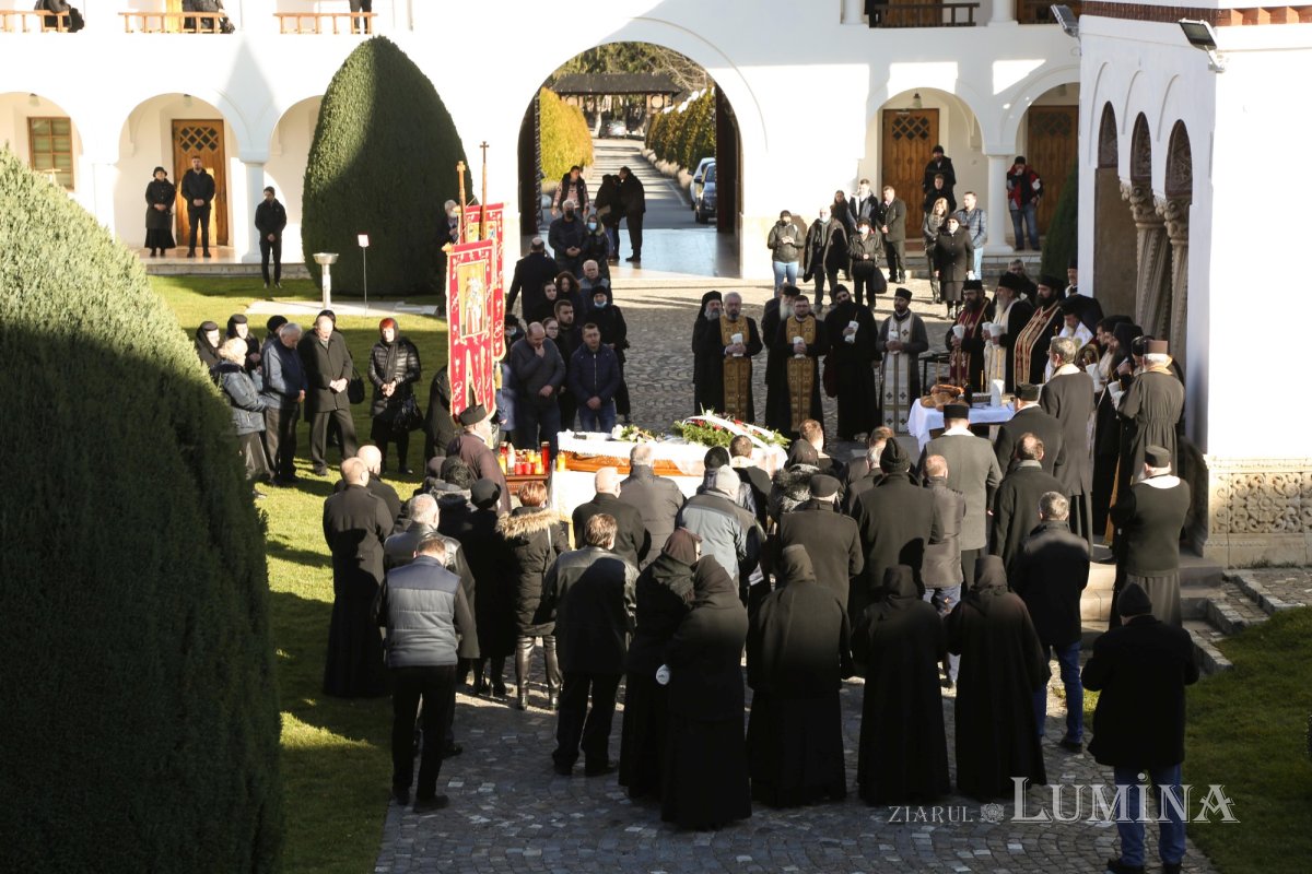 Părintele arhimandrit Visarion Joantă a fost înmormântat la Sâmbăta de Sus 199693