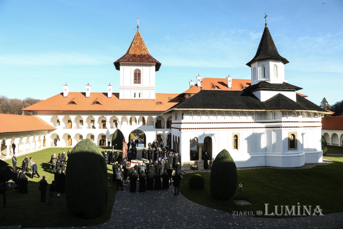 Părintele arhimandrit Visarion Joantă a fost înmormântat la Sâmbăta de Sus 199694