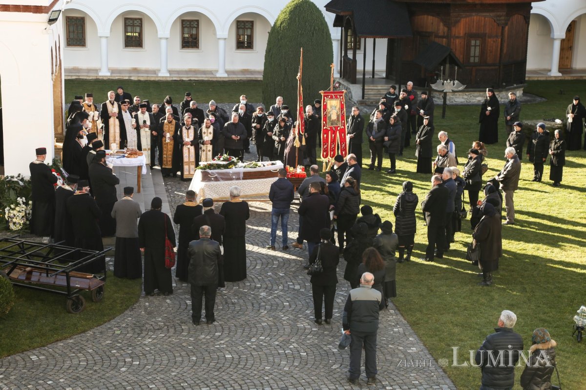 Părintele arhimandrit Visarion Joantă a fost înmormântat la Sâmbăta de Sus 199696