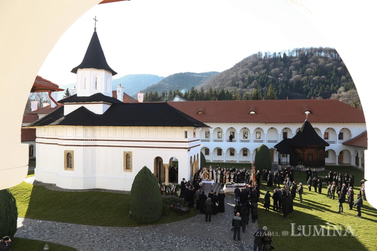 Părintele arhimandrit Visarion Joantă a fost înmormântat la Sâmbăta de Sus 199697