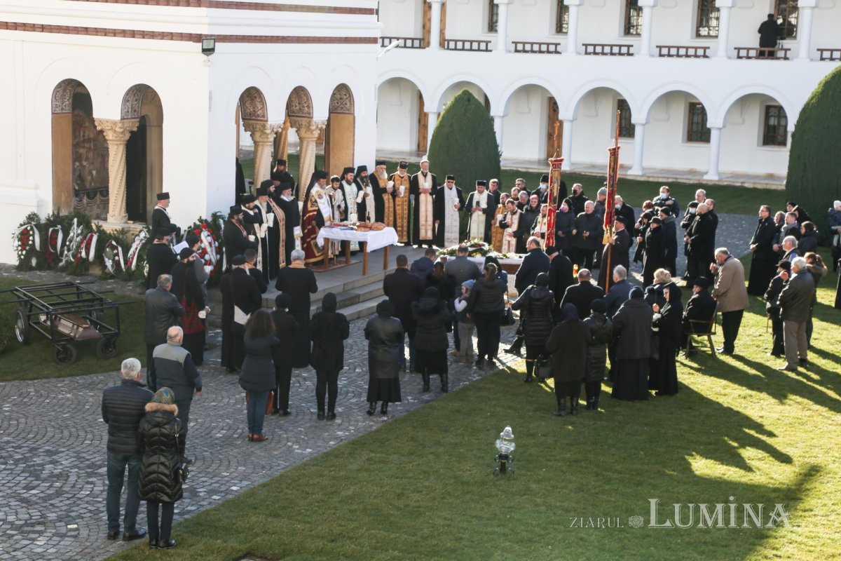Părintele arhimandrit Visarion Joantă a fost înmormântat la Sâmbăta de Sus 199698