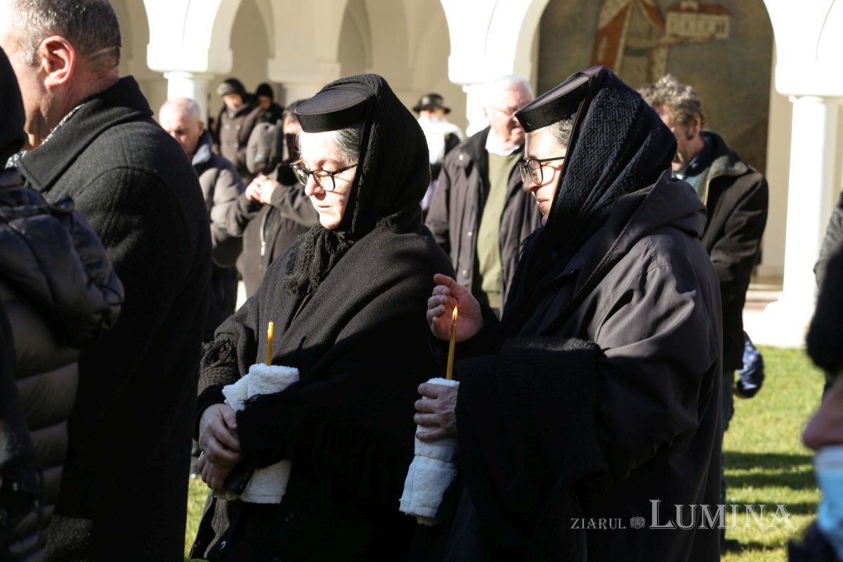 Părintele arhimandrit Visarion Joantă a fost înmormântat la Sâmbăta de Sus 199700