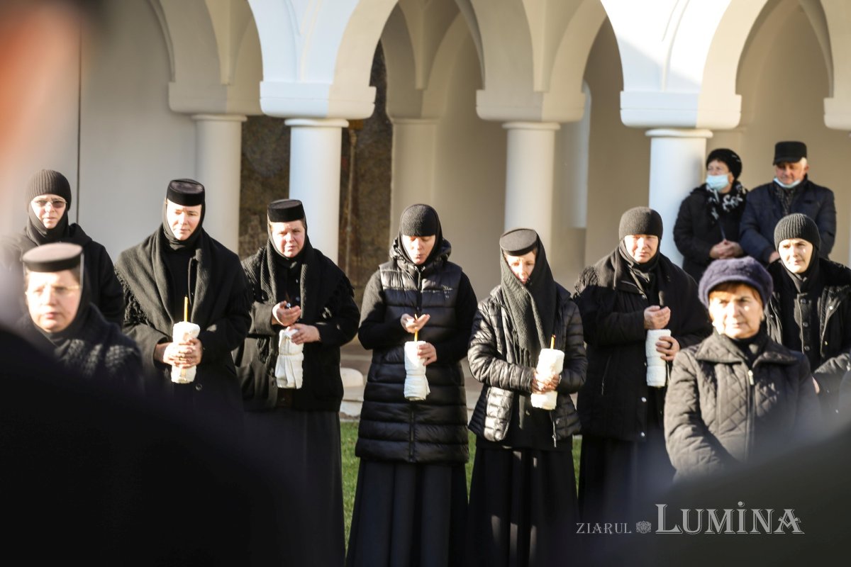 Părintele arhimandrit Visarion Joantă a fost înmormântat la Sâmbăta de Sus 199702