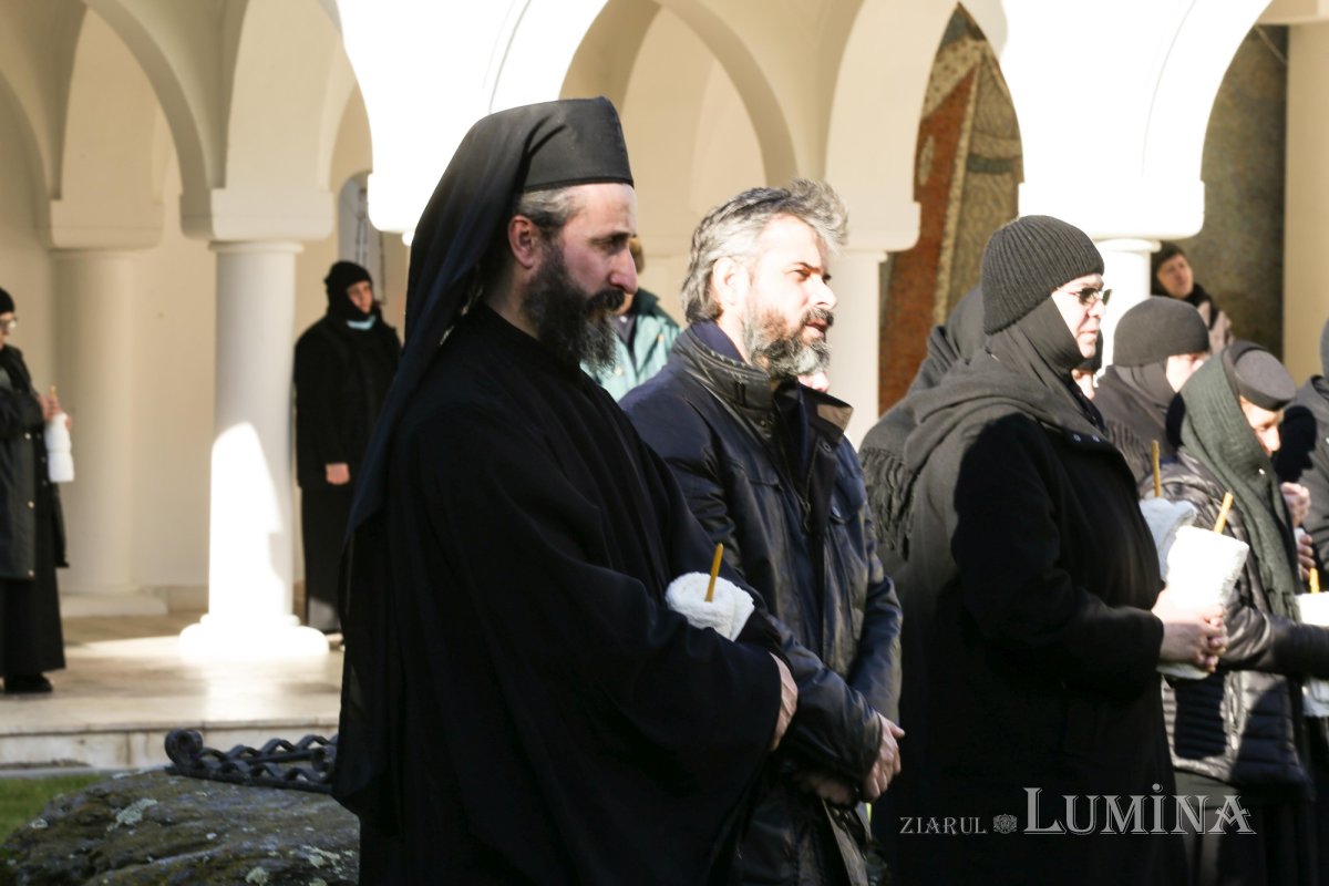 Părintele arhimandrit Visarion Joantă a fost înmormântat la Sâmbăta de Sus 199704