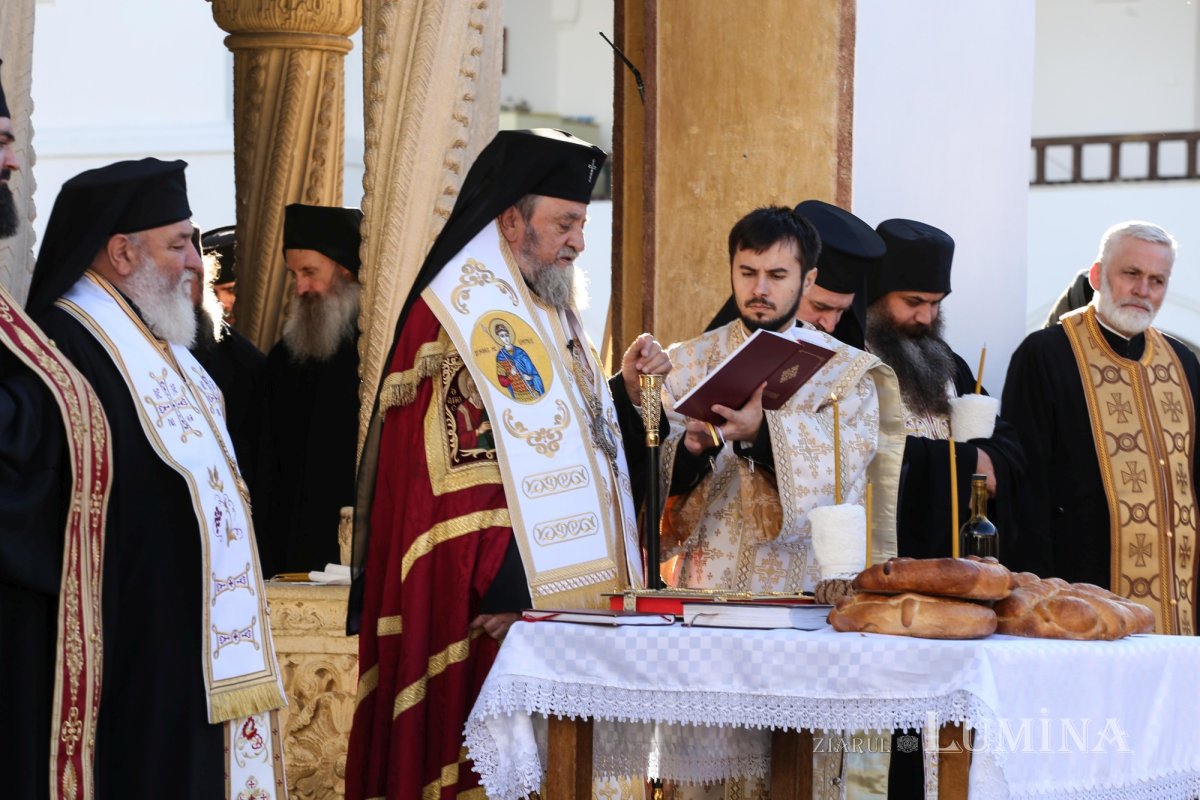 Părintele arhimandrit Visarion Joantă a fost înmormântat la Sâmbăta de Sus 199708