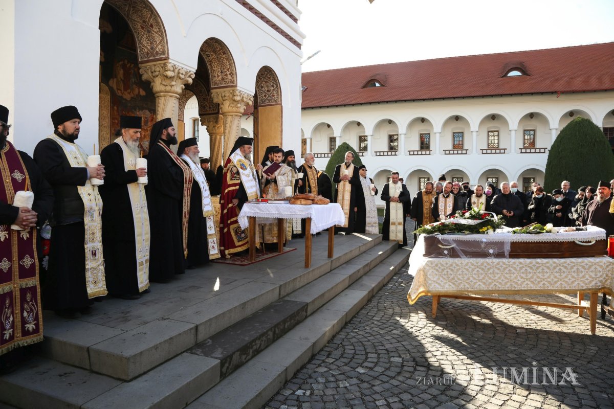 Părintele arhimandrit Visarion Joantă a fost înmormântat la Sâmbăta de Sus 199709