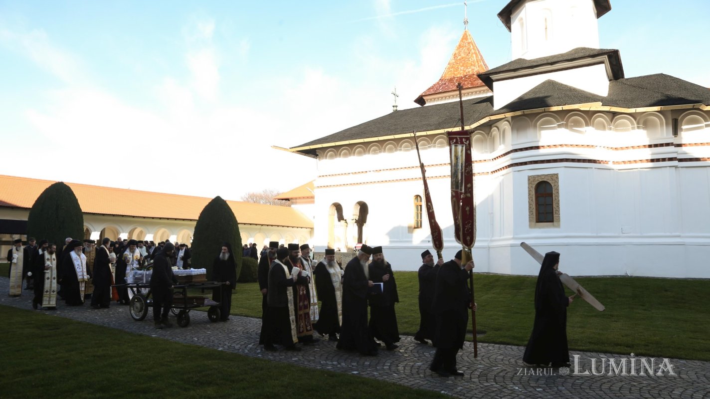 Părintele arhimandrit Visarion Joantă a fost înmormântat la Sâmbăta de Sus 199711