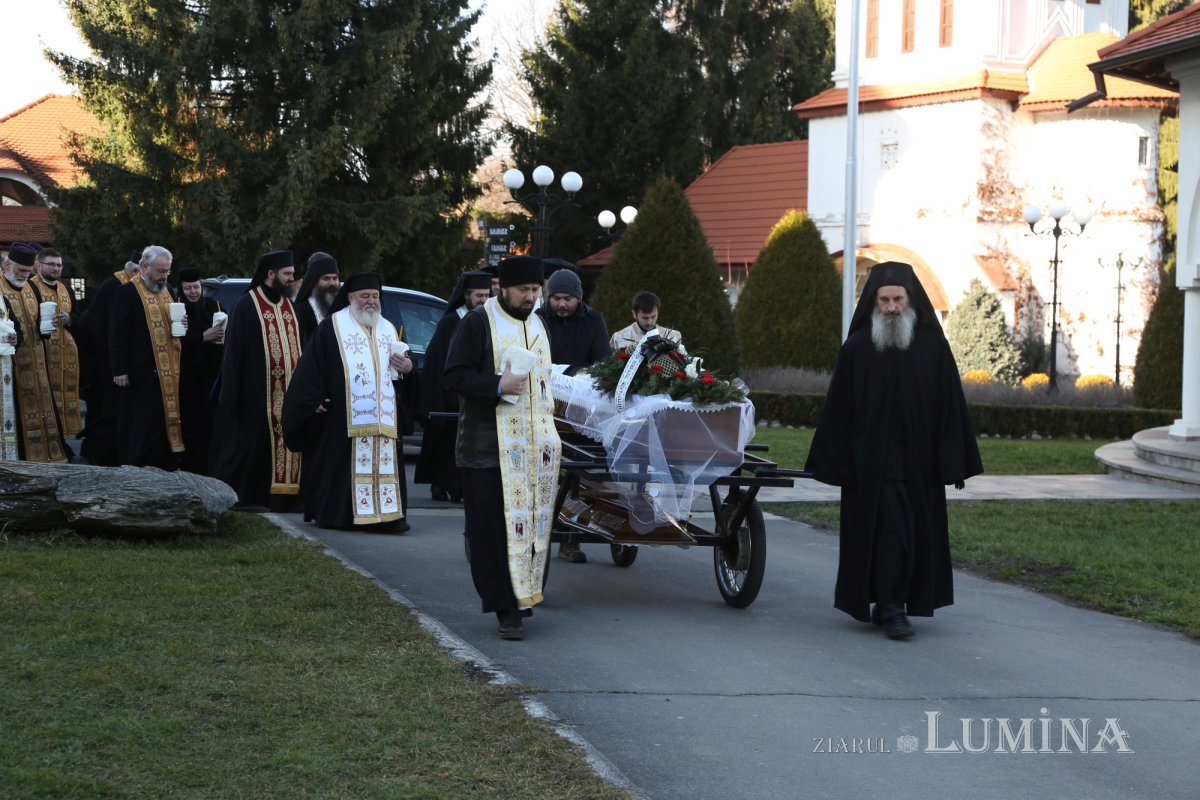 Părintele arhimandrit Visarion Joantă a fost înmormântat la Sâmbăta de Sus 199713