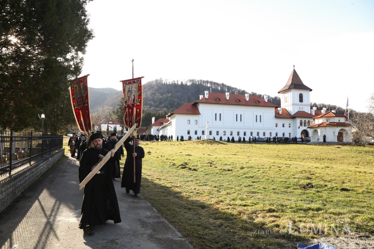 Părintele arhimandrit Visarion Joantă a fost înmormântat la Sâmbăta de Sus 199715