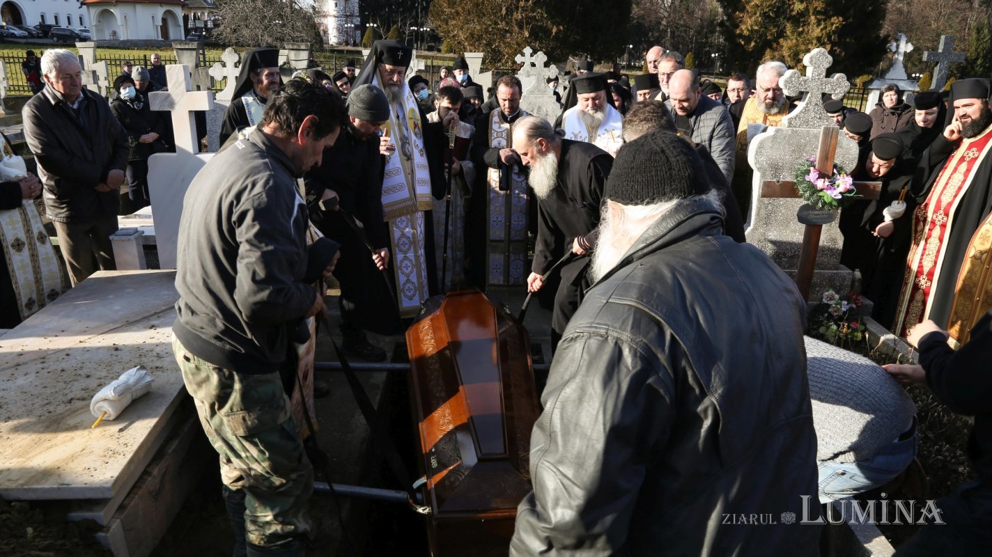 Părintele arhimandrit Visarion Joantă a fost înmormântat la Sâmbăta de Sus 199716