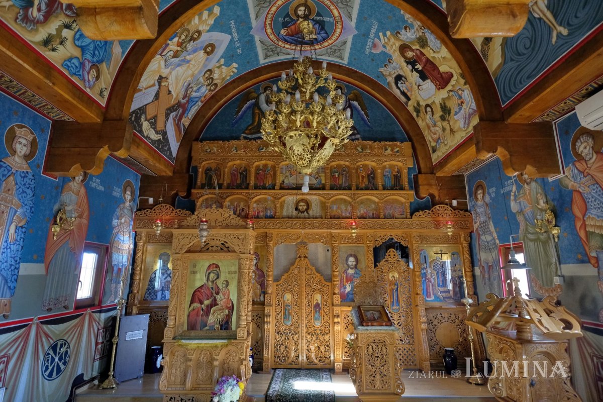 Crucea de la Coslogeni, care s-a făcut ușă de altar 199836