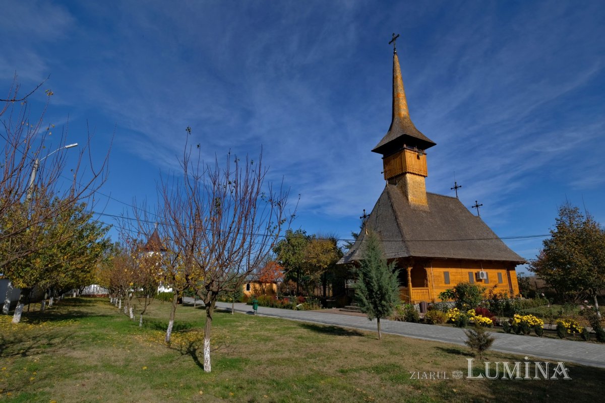 Crucea de la Coslogeni, care s-a făcut ușă de altar 199837