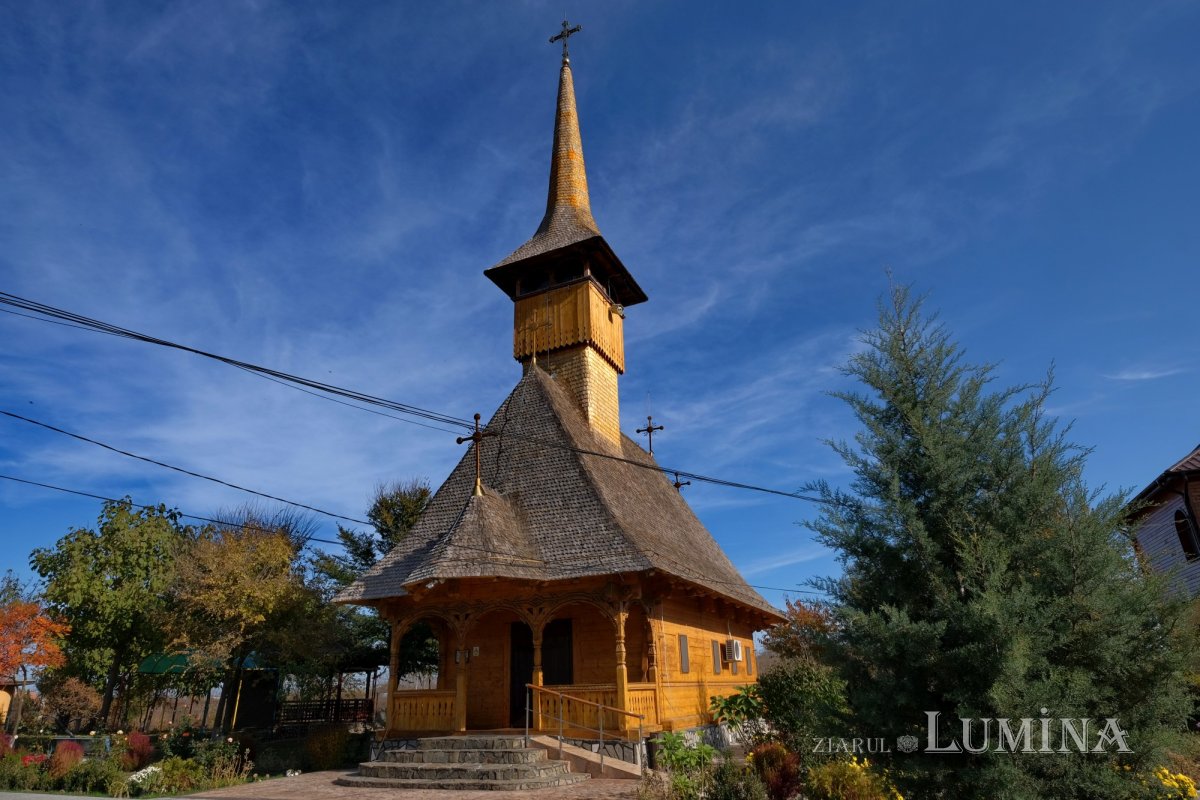 Crucea de la Coslogeni, care s-a făcut ușă de altar 199843