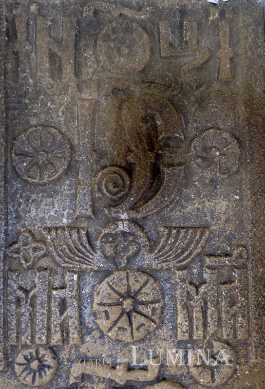 Crucea de la Coslogeni, care s-a făcut ușă de altar 199848