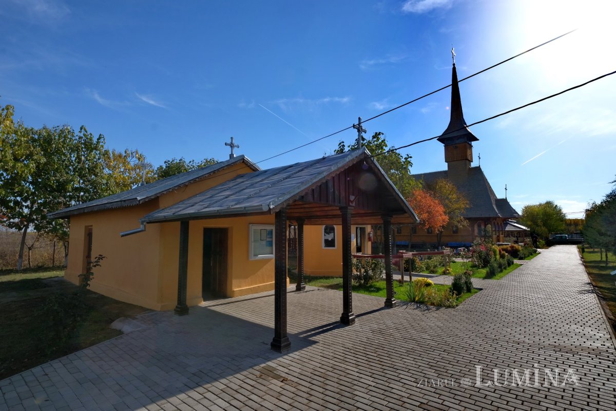 Crucea de la Coslogeni, care s-a făcut ușă de altar 199849