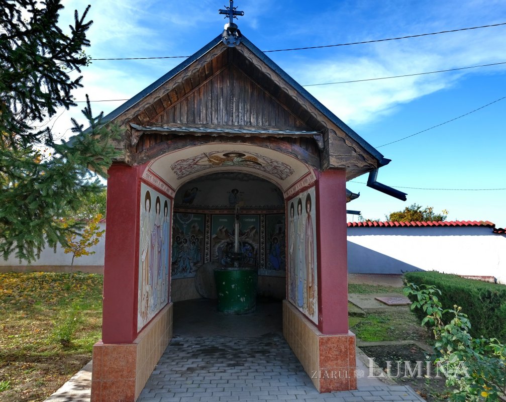 Crucea de la Coslogeni, care s-a făcut ușă de altar 199851