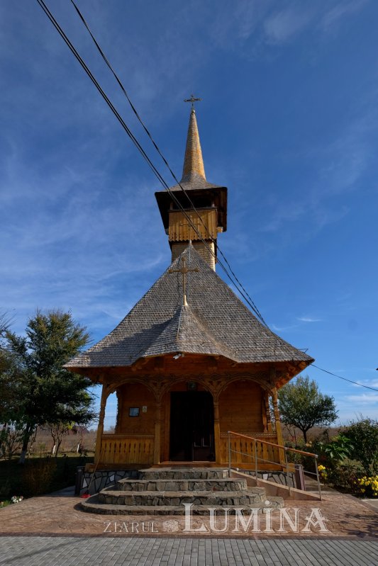 Crucea de la Coslogeni, care s-a făcut ușă de altar 199853