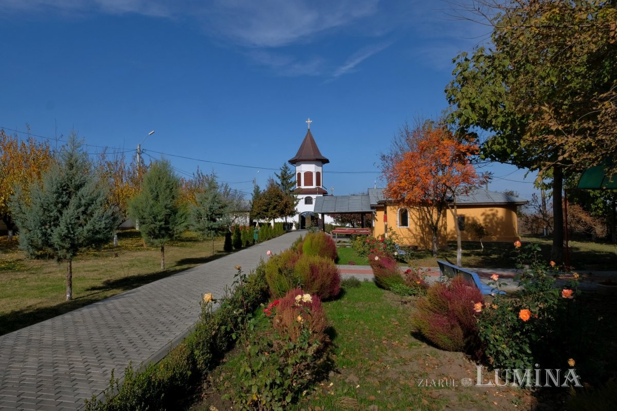 Crucea de la Coslogeni, care s-a făcut ușă de altar 199857