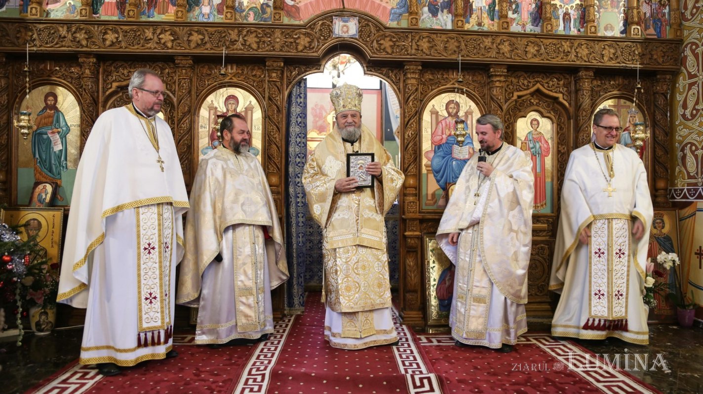 Liturghie arhierească la Biserica „Sfinţii Împăraţi Constantin şi Elena” din Sibiu 200380