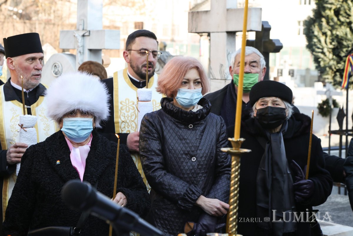 Părintele academician Mircea Păcurariu, pomenit la un an de la trecerea în veşnicie 200662