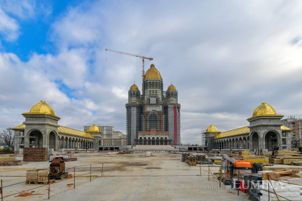 Șantierul Catedralei Mântuirii Neamului la început de an 200551